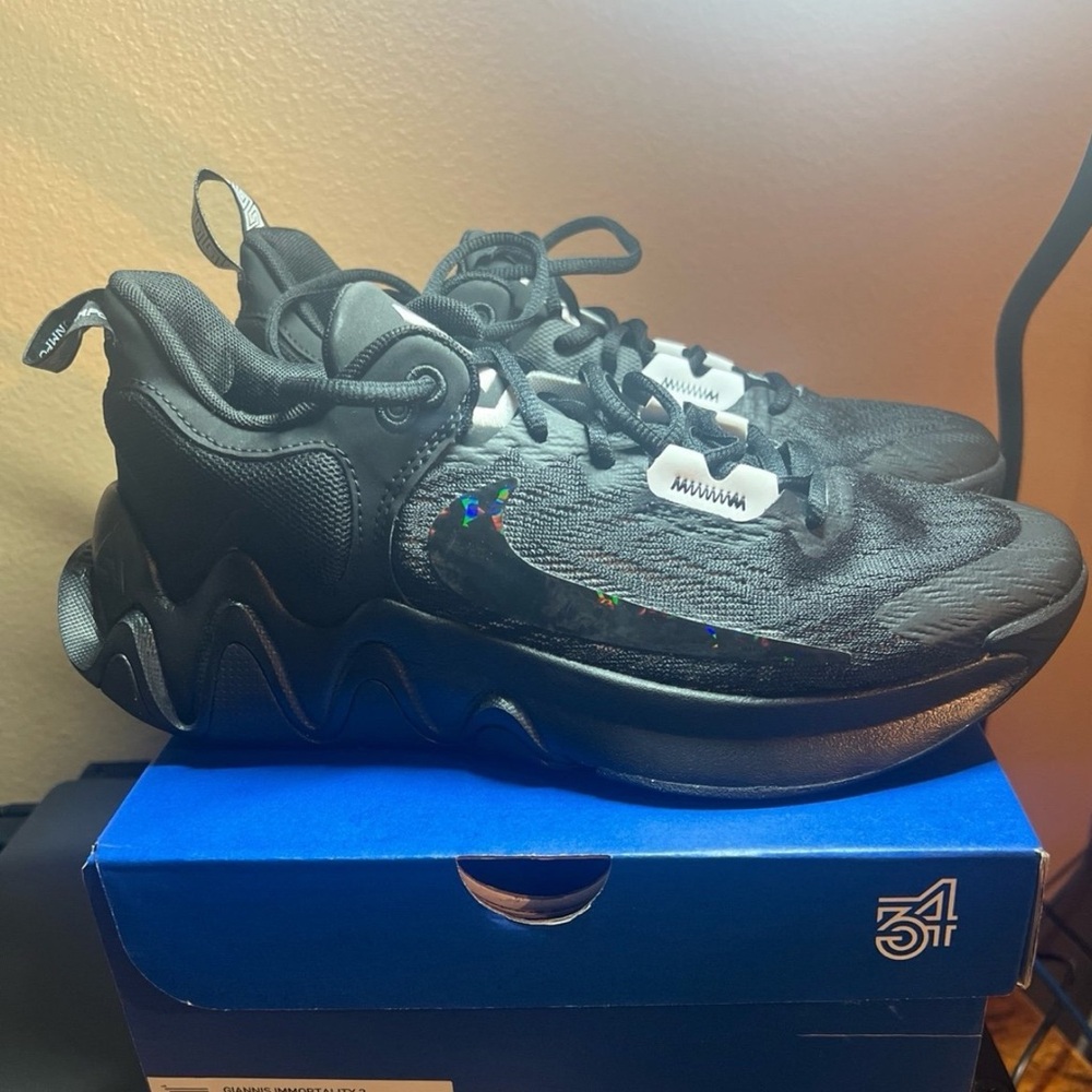 Nike Giannis Immortality 2